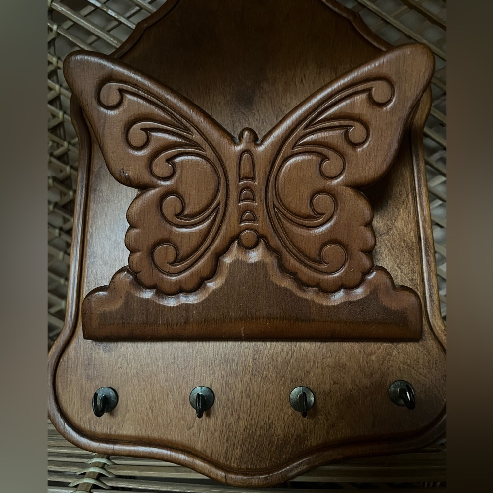 Vintage Wood Key and Mail Holder - Picture 5 of 7